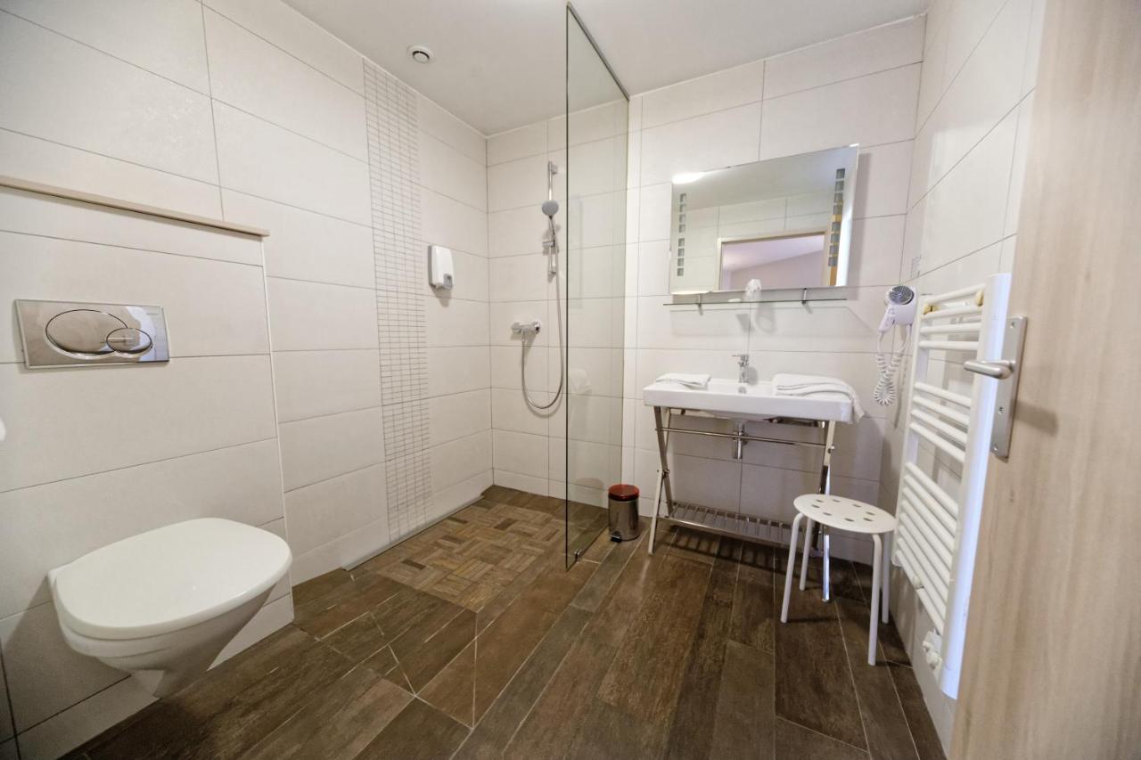 Charme Hotel, Montbeliard Sud Eksteriør billede