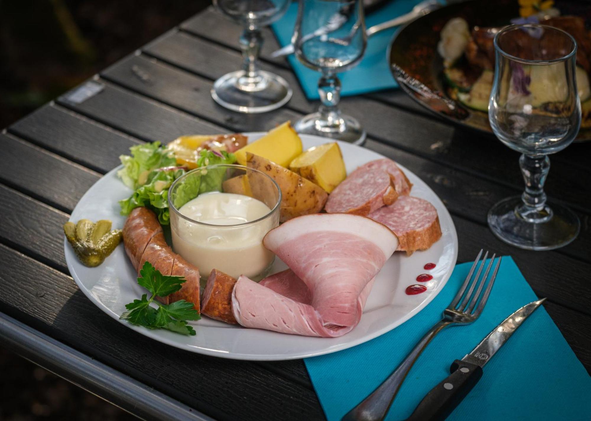 Charme Hotel, Montbeliard Sud Eksteriør billede