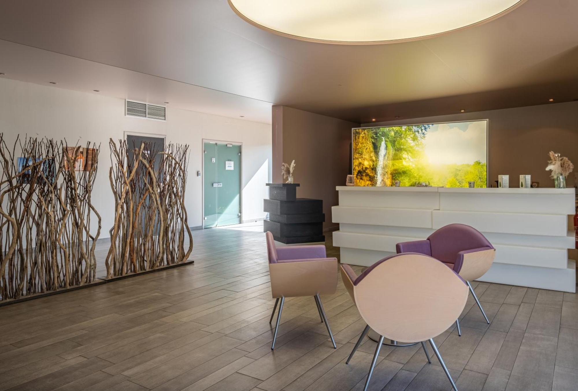 Charme Hotel, Montbeliard Sud Eksteriør billede
