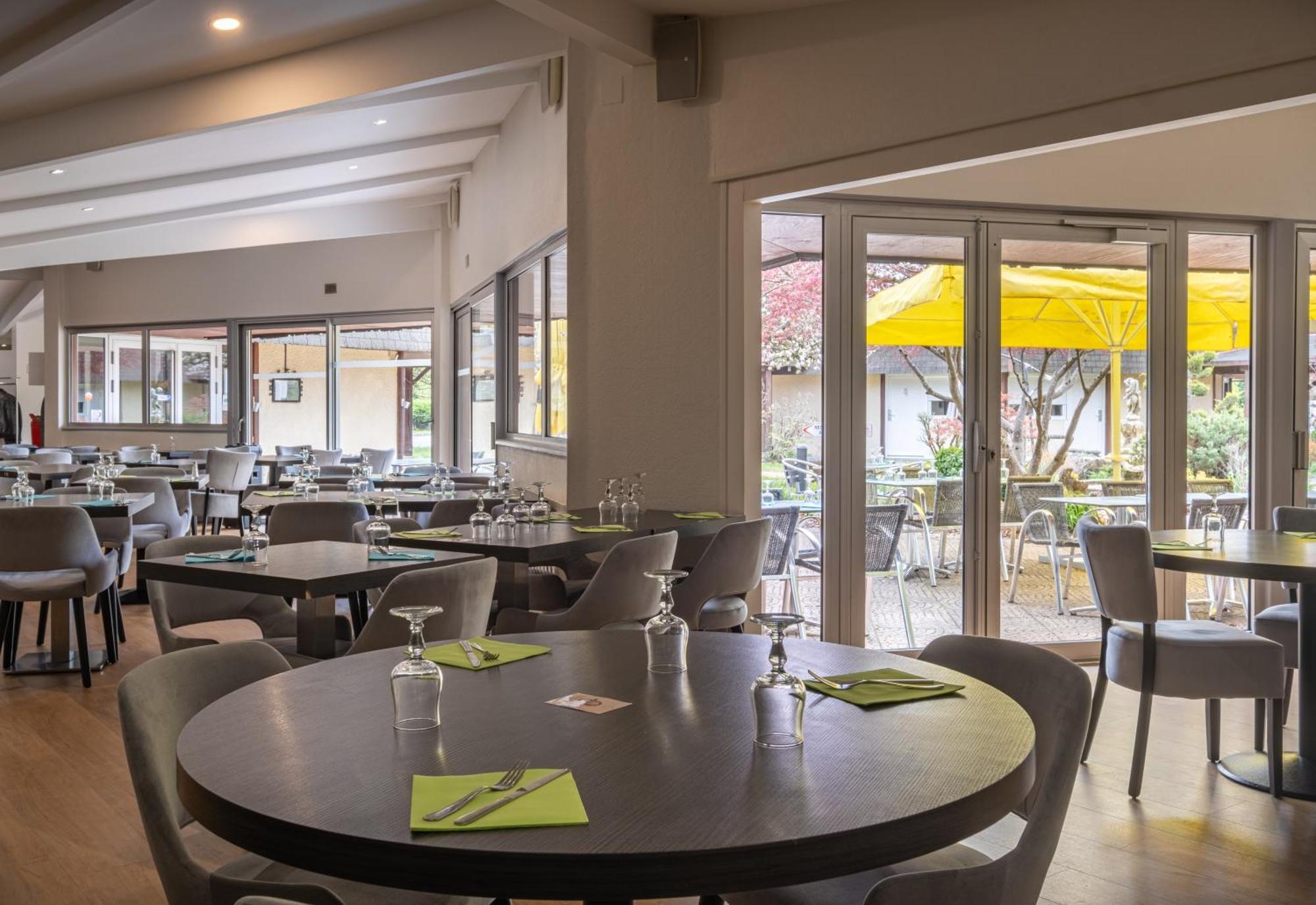 Charme Hotel, Montbeliard Sud Eksteriør billede