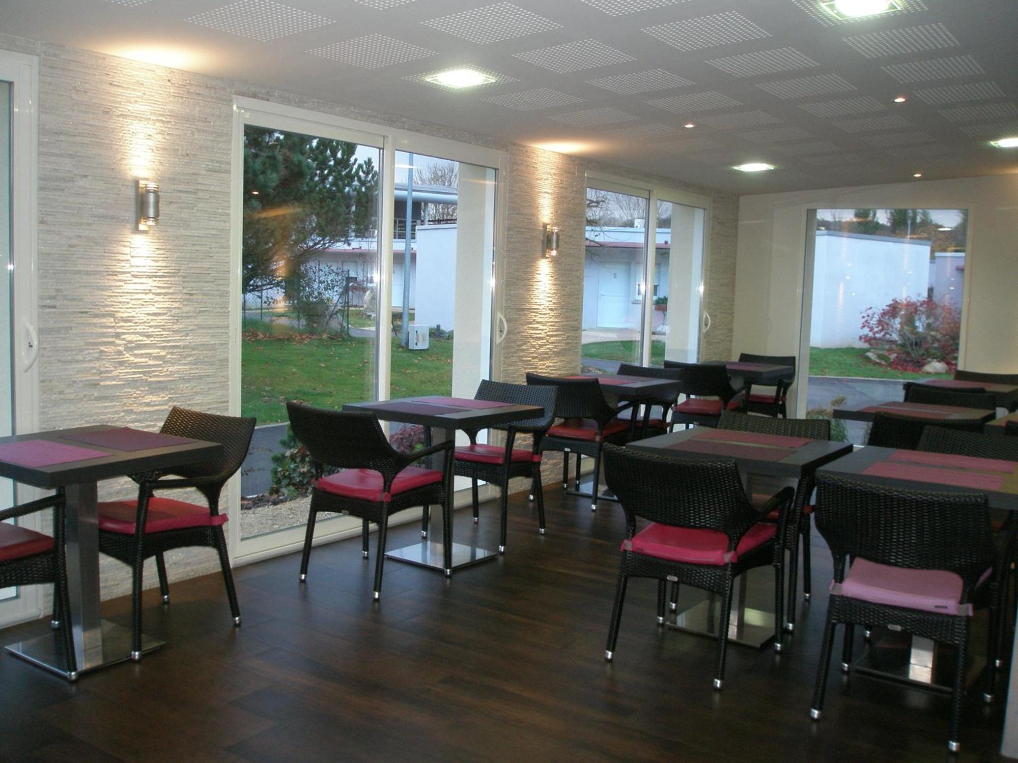 Charme Hotel, Montbeliard Sud Eksteriør billede